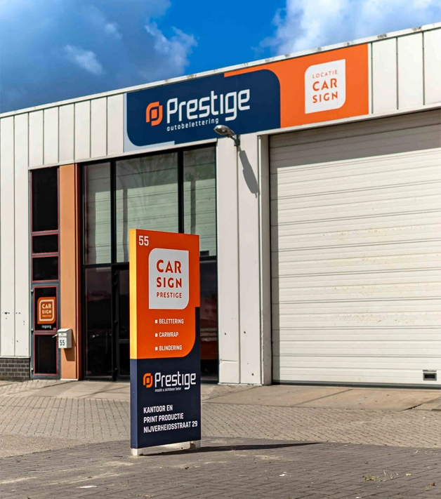 Bedrijfspand van Prestige Car Sign aan de Schering 55 in Genemuiden.